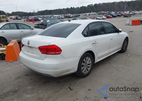 2012 Volkswagen Passat 2.5L S z USA, uszkodzony, nr VIN 1VWAH7A35CC066042